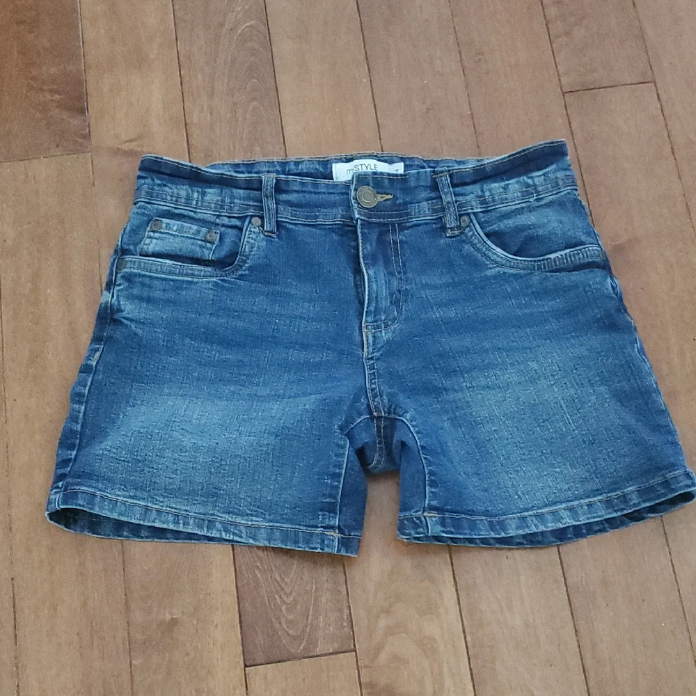 Jeans Short - Picture 1 of 4